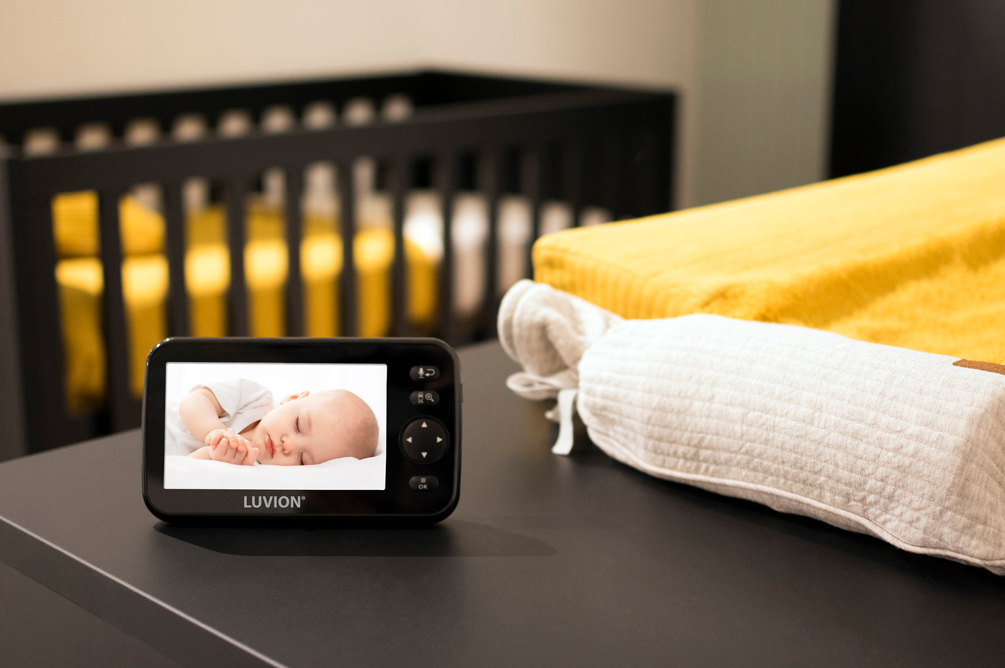 Luvion Icon Deluxe Black Edition Babycall med kamera, 5" LCD fargeskjerm, 300 m rekkevidde frisikt.