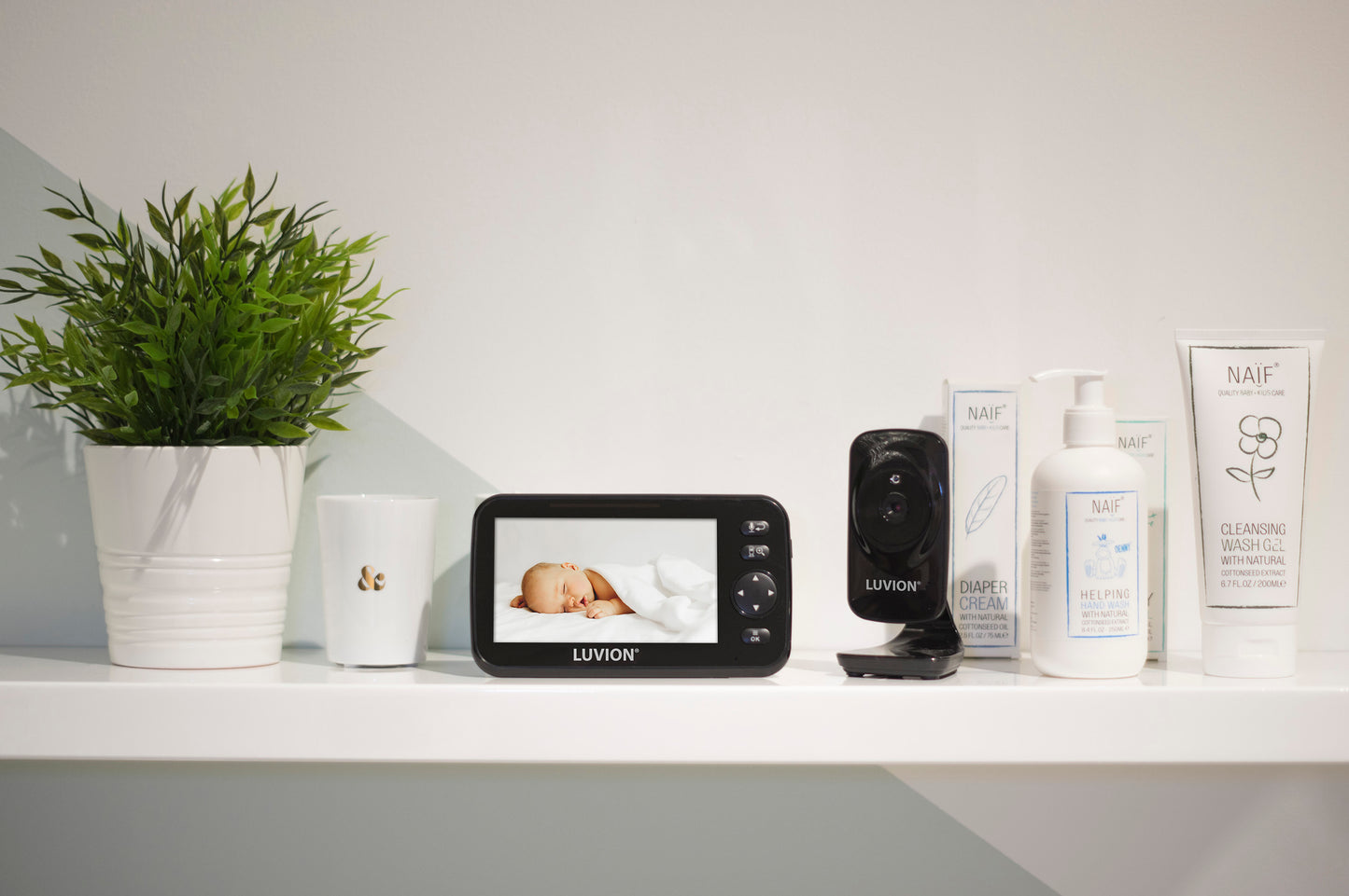 Luvion Icon Deluxe Black Edition Babycall med kamera, 5" LCD fargeskjerm, 300 m rekkevidde frisikt.